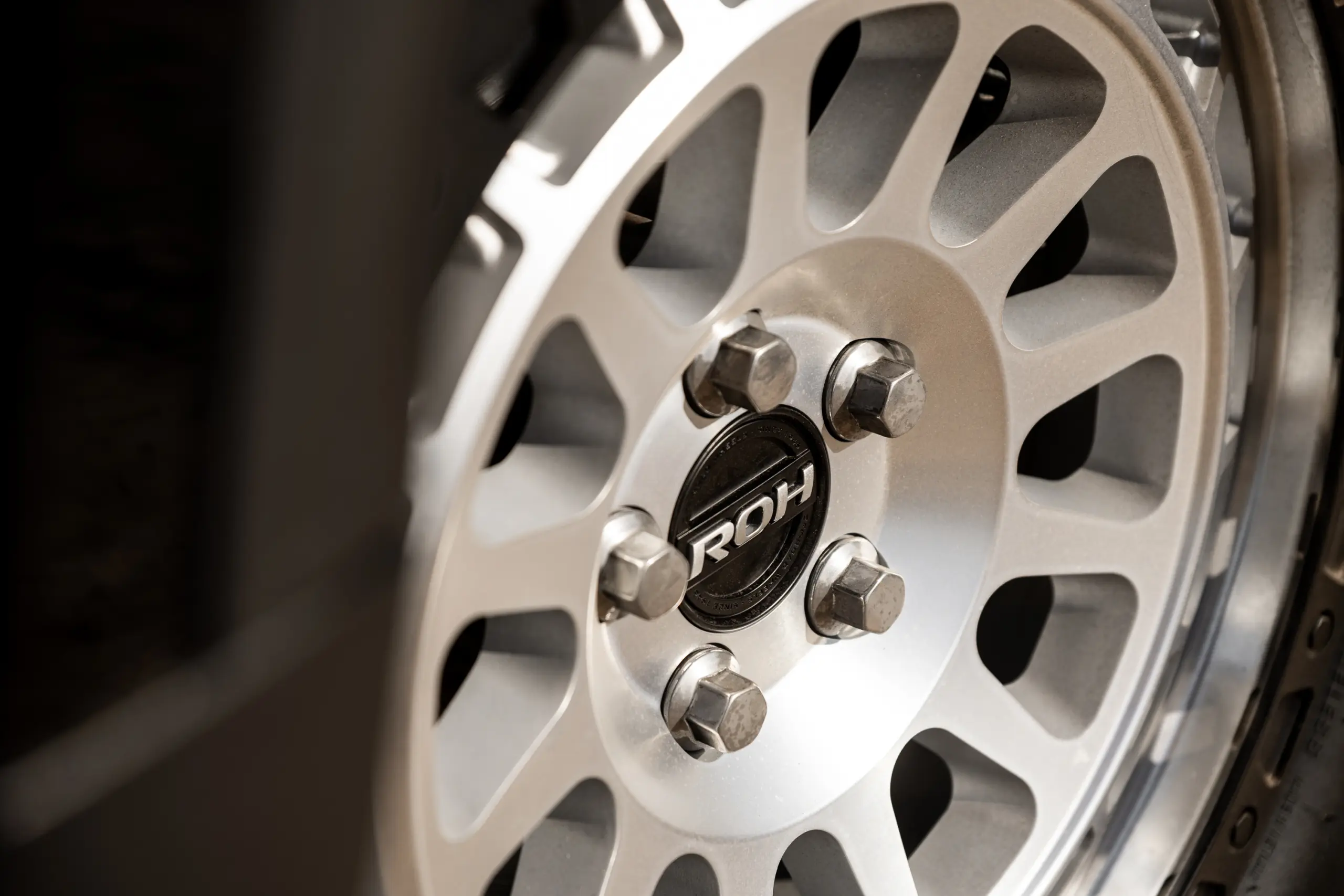 Black Land Rover Defender 90 with 20x9 +22 5x120 Machined Centre Black Lip ROH Assault Wheels