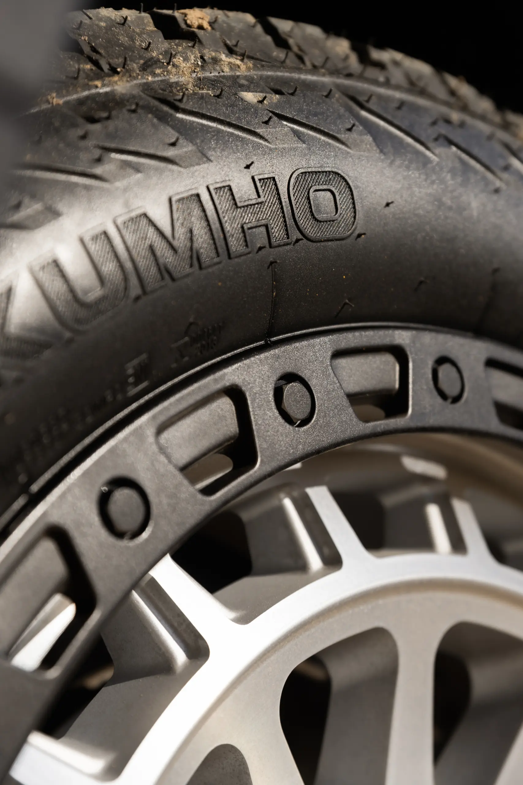 Black Land Rover Defender 90 with 20x9 +22 5x120 Machined Centre Black Lip ROH Assault Wheels