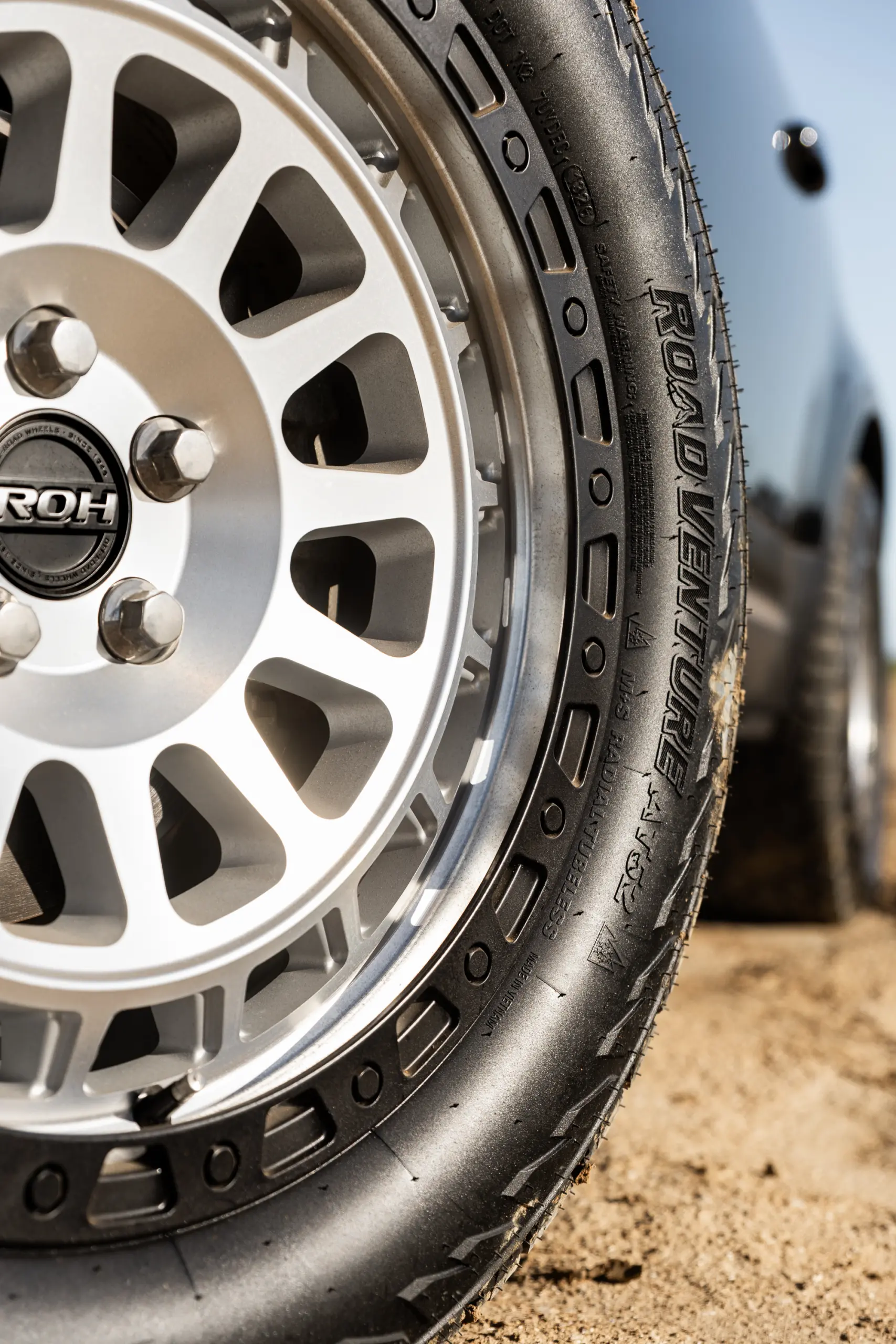 Black Land Rover Defender 90 with 20x9 +22 5x120 Machined Centre Black Lip ROH Assault Wheels