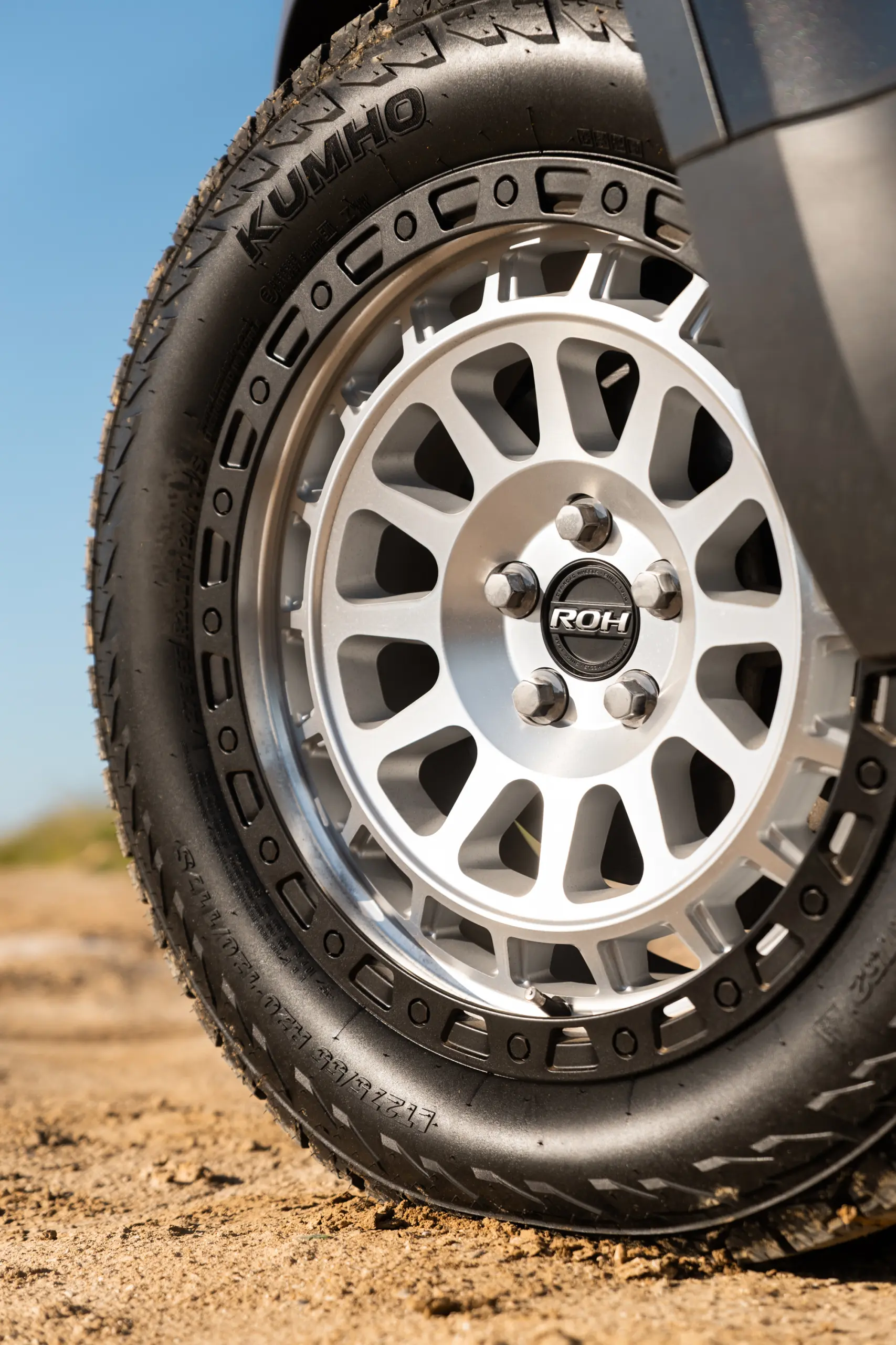 Black Land Rover Defender 90 with 20x9 +22 5x120 Machined Centre Black Lip ROH Assault Wheels