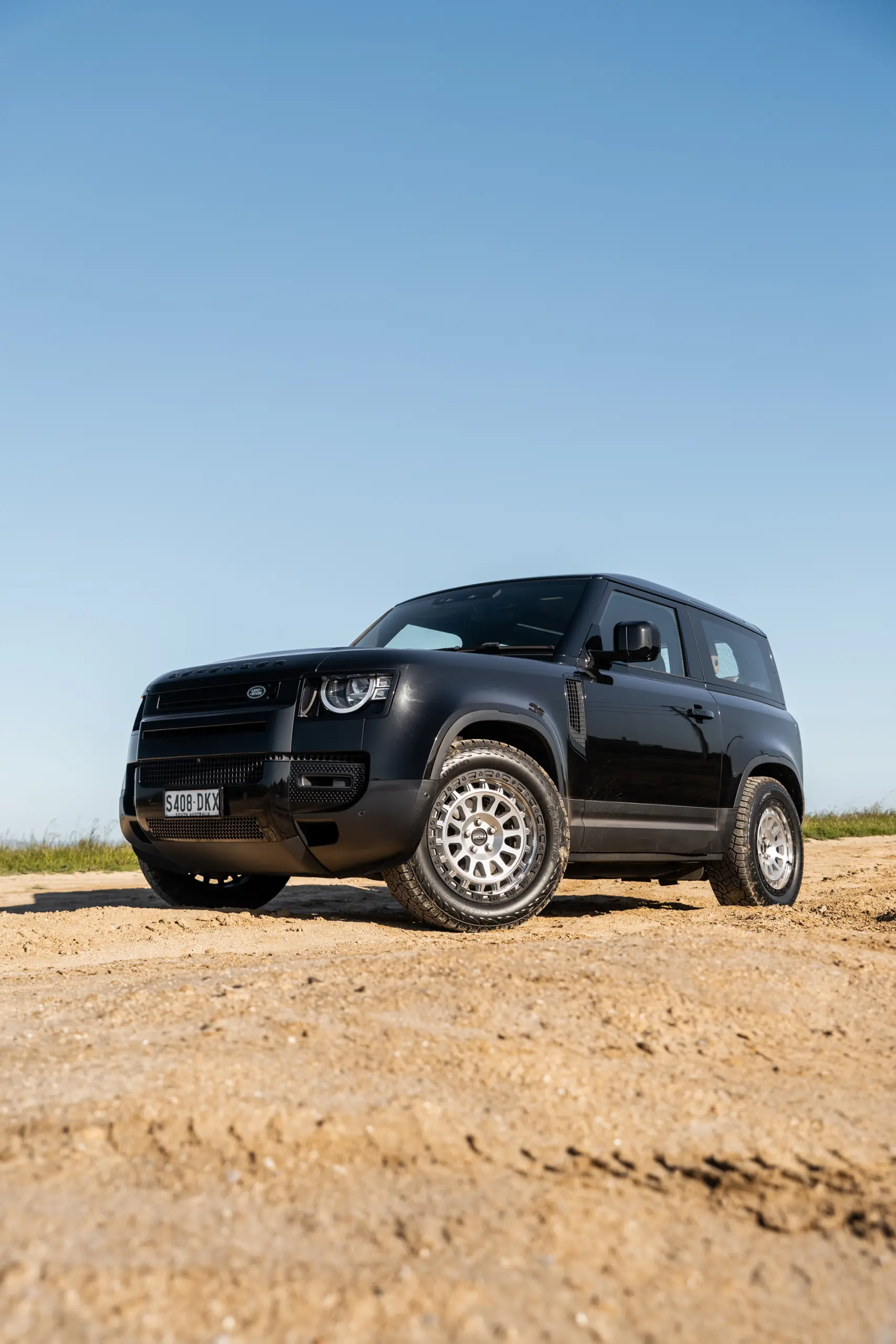 Black Land Rover Defender 90 with 20x9 +22 5x120 Machined Centre Black Lip ROH Assault Wheels