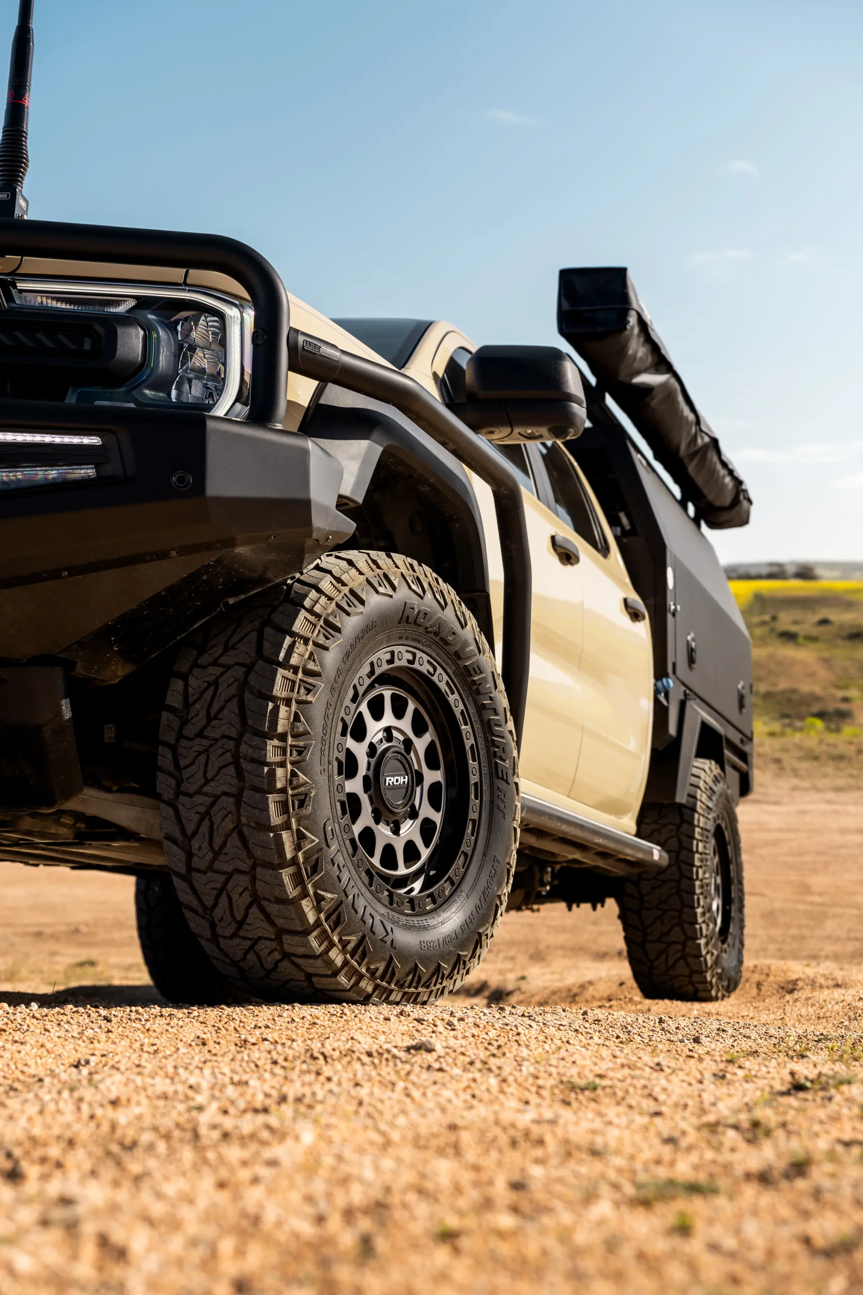 Ford Ranger Super Duty with 18x9 +20 Graphite Centre Black Lip Assault 4x4 Wheel Design off road