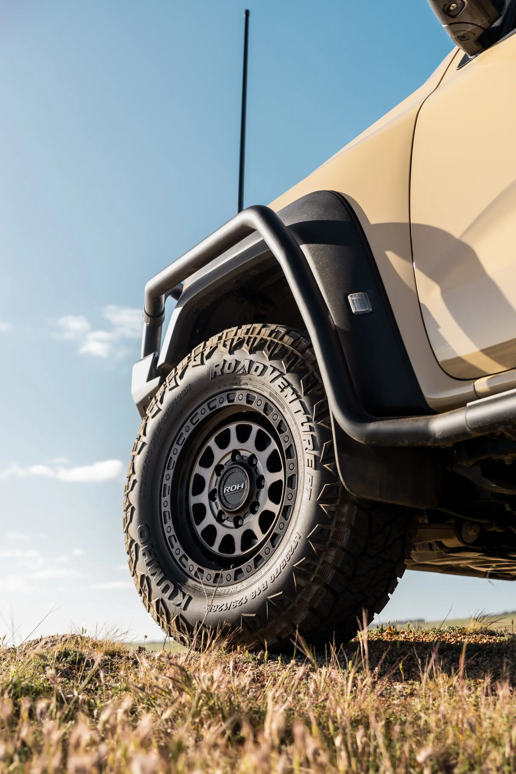 Ford Ranger Super Duty with 18x9 +20 Graphite Centre Black Lip Assault 4x4 Wheel Design off road