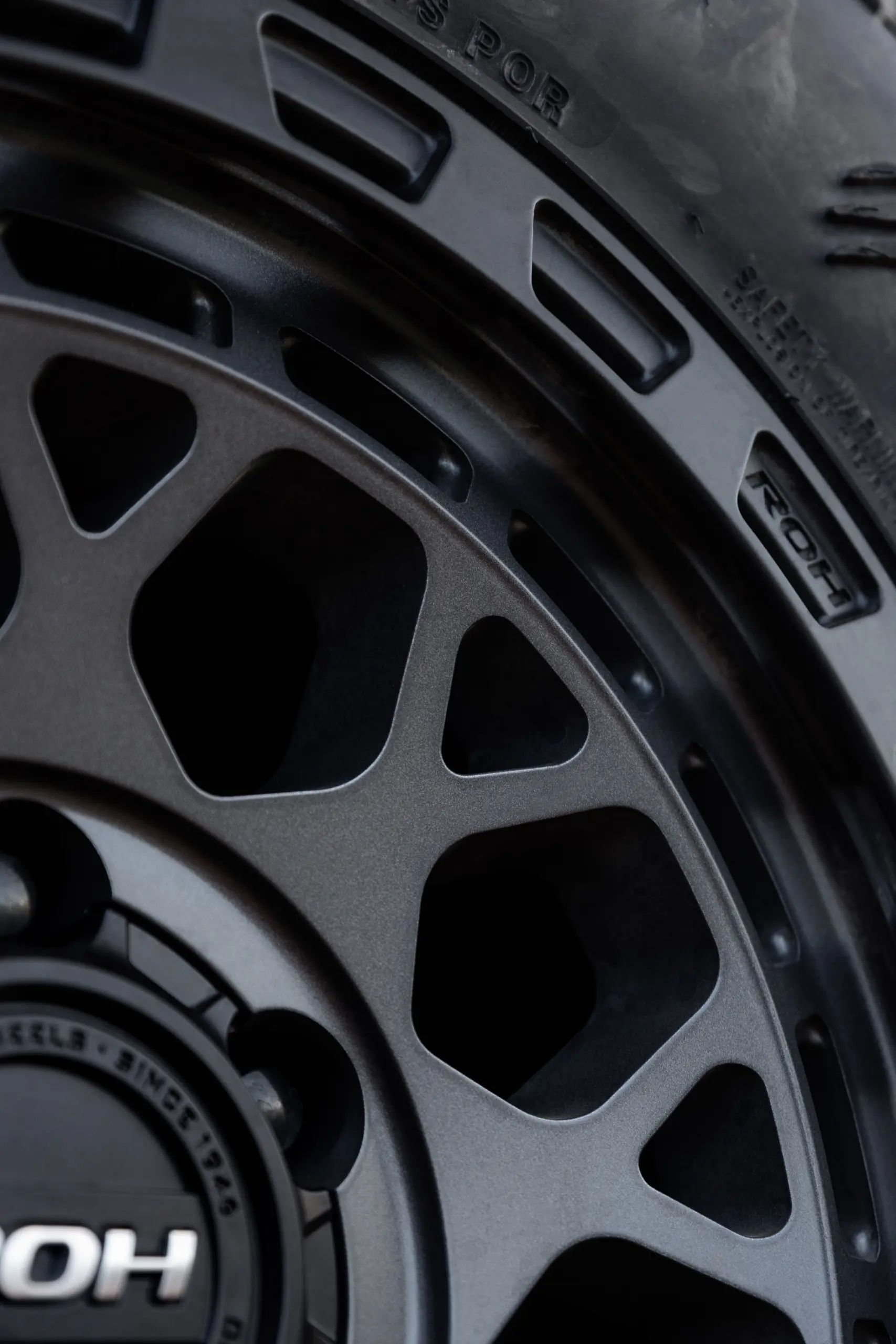 Close-up of spokes on ROH Atlas 4x4 Wheel in Graphite Centre Black Lip finish