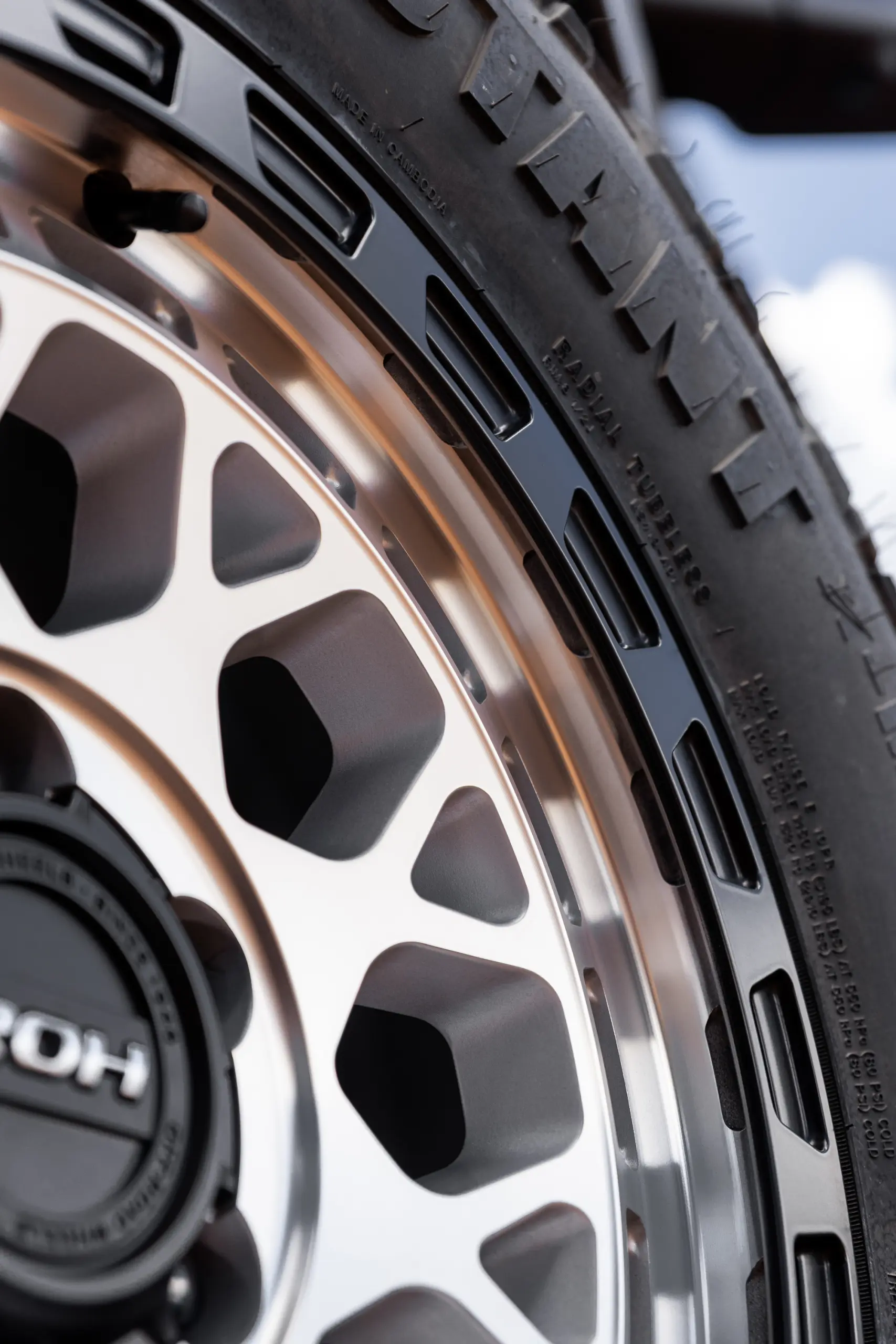 Close-up of ROH Atlas 4x4 Wheel in Machined Centre Black Lip finish