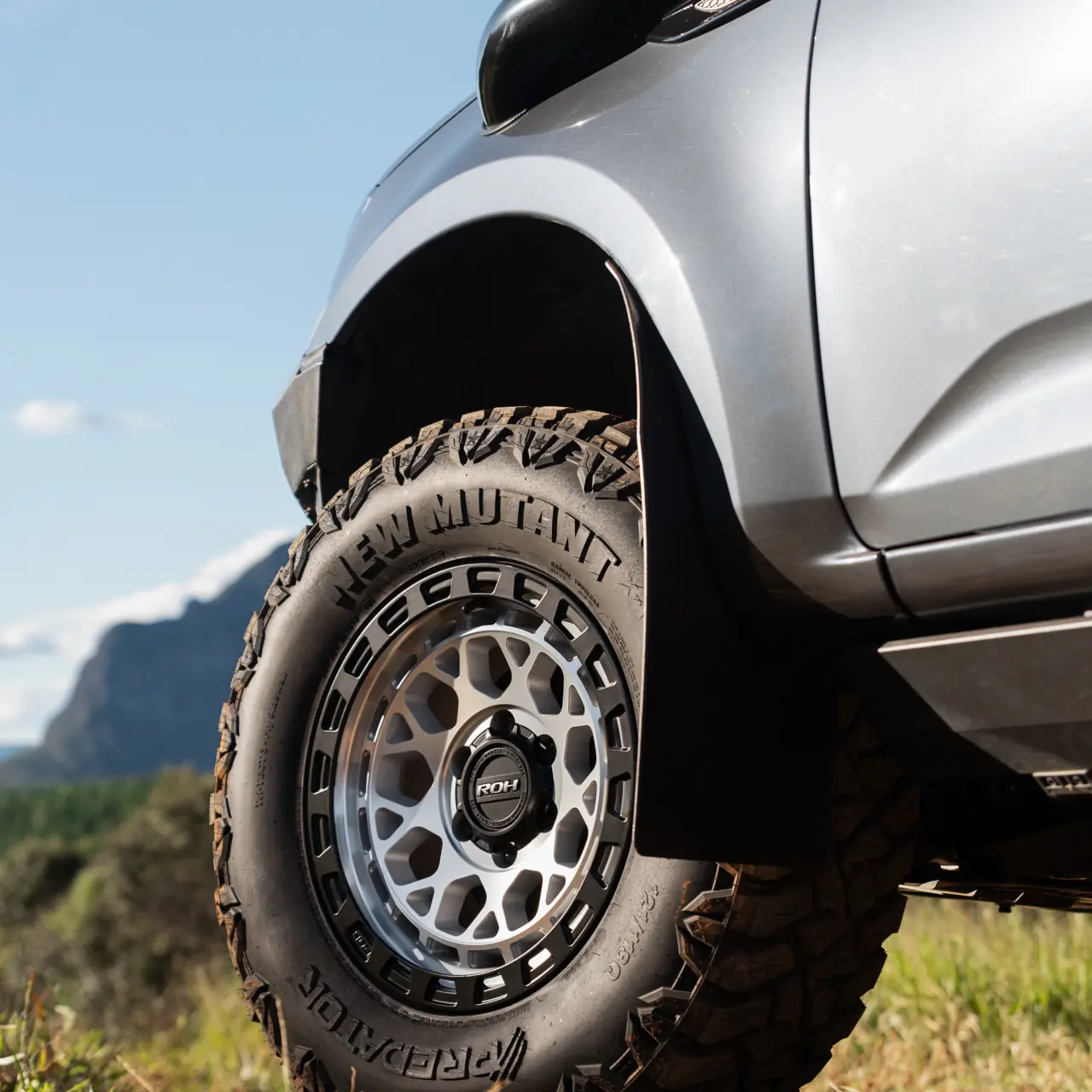 Grey Isuzu MU-X with ROH Atlas 4x4 Wheel in Machined Centre Black Lip finish off road