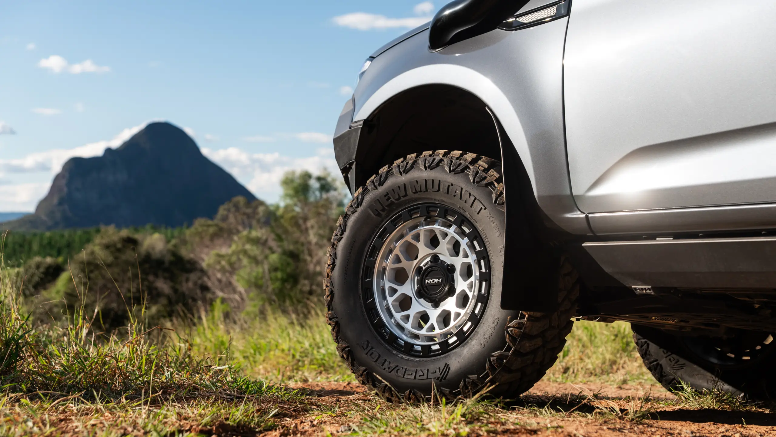 Grey Isuzu MU-X with ROH Atlas 4x4 Wheel in Machined Centre Black Lip finish off road