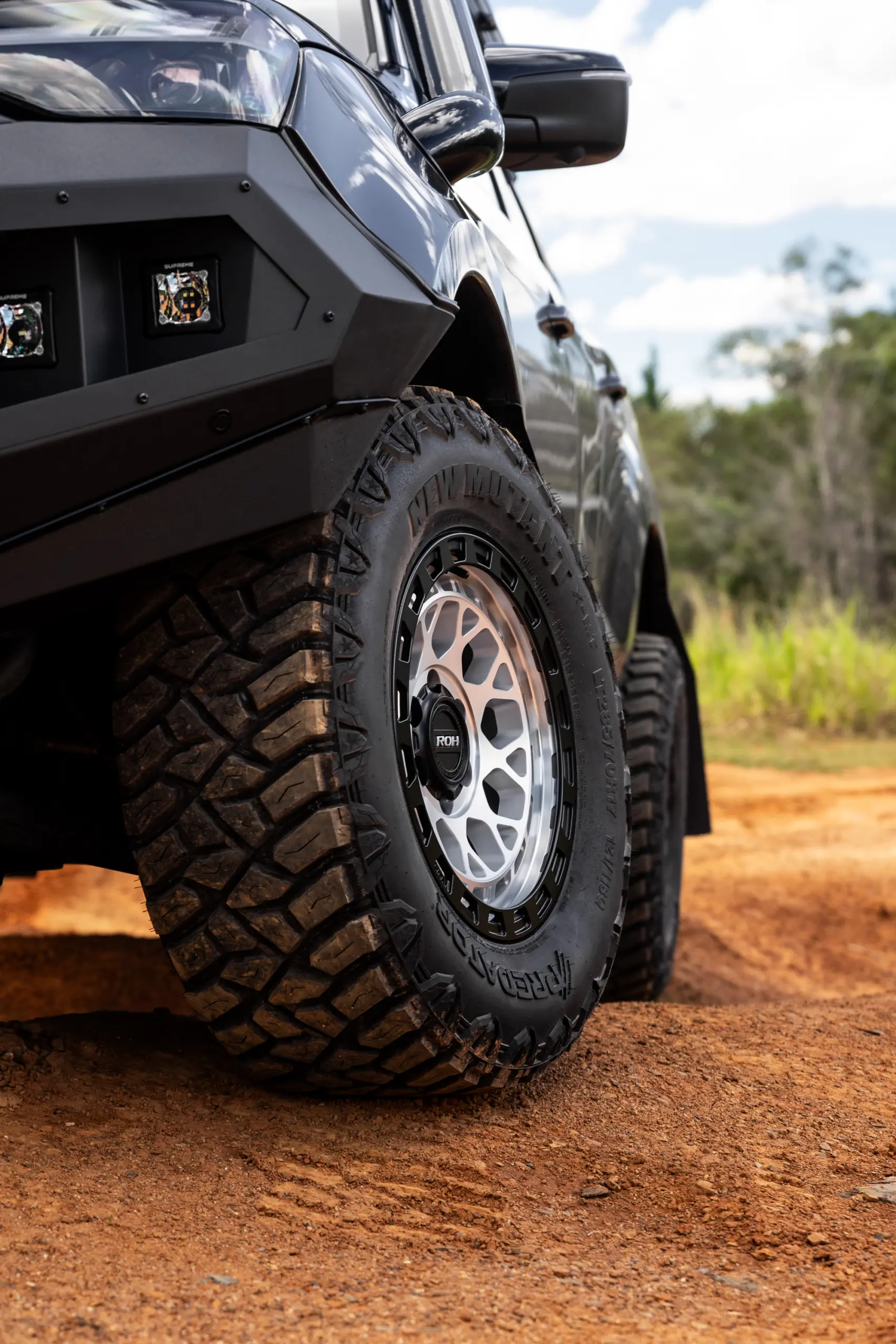 Grey Isuzu MU-X with ROH Atlas 4x4 Wheel in Machined Centre Black Lip finish off road