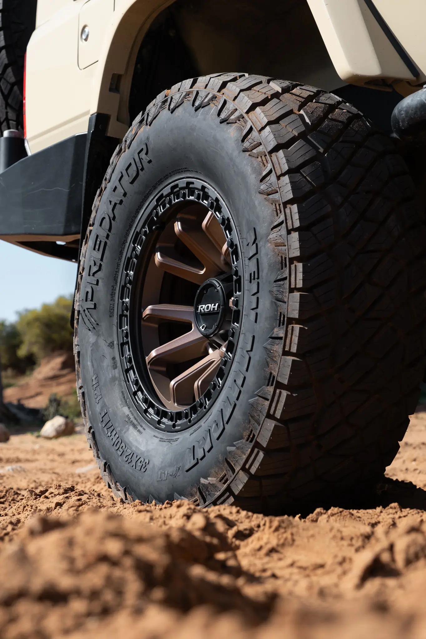 Toyota LandCruiser 76 Series Landcruiser with Bronze Centre Black Lip Raid 5 4x4 Wheel off road