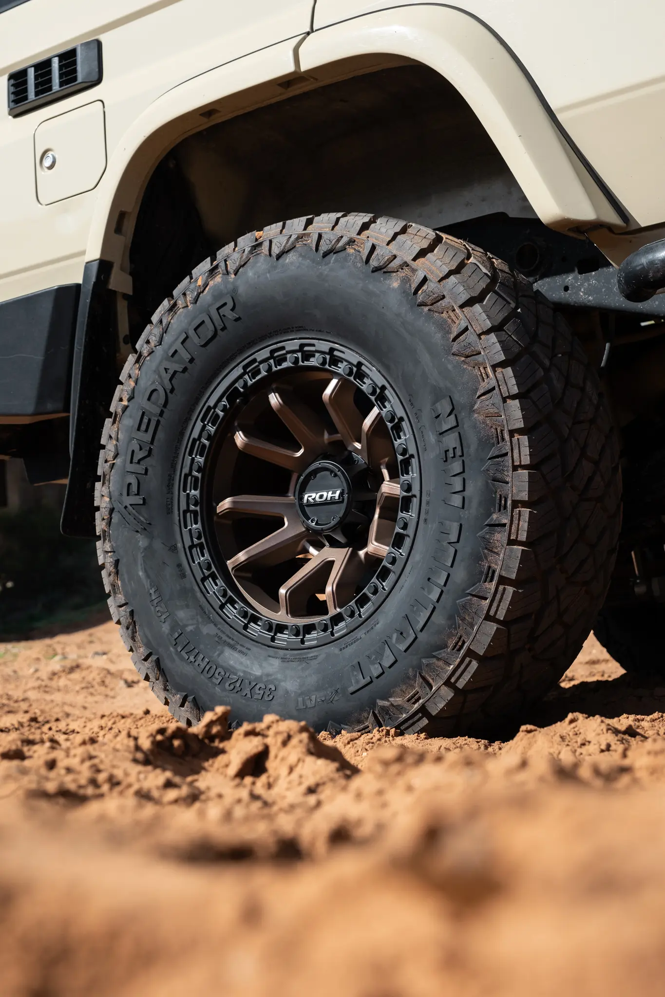 Toyota LandCruiser 76 Series Landcruiser with Bronze Centre Black Lip Raid 5 17x9 -59 true track 4x4 Wheel off road