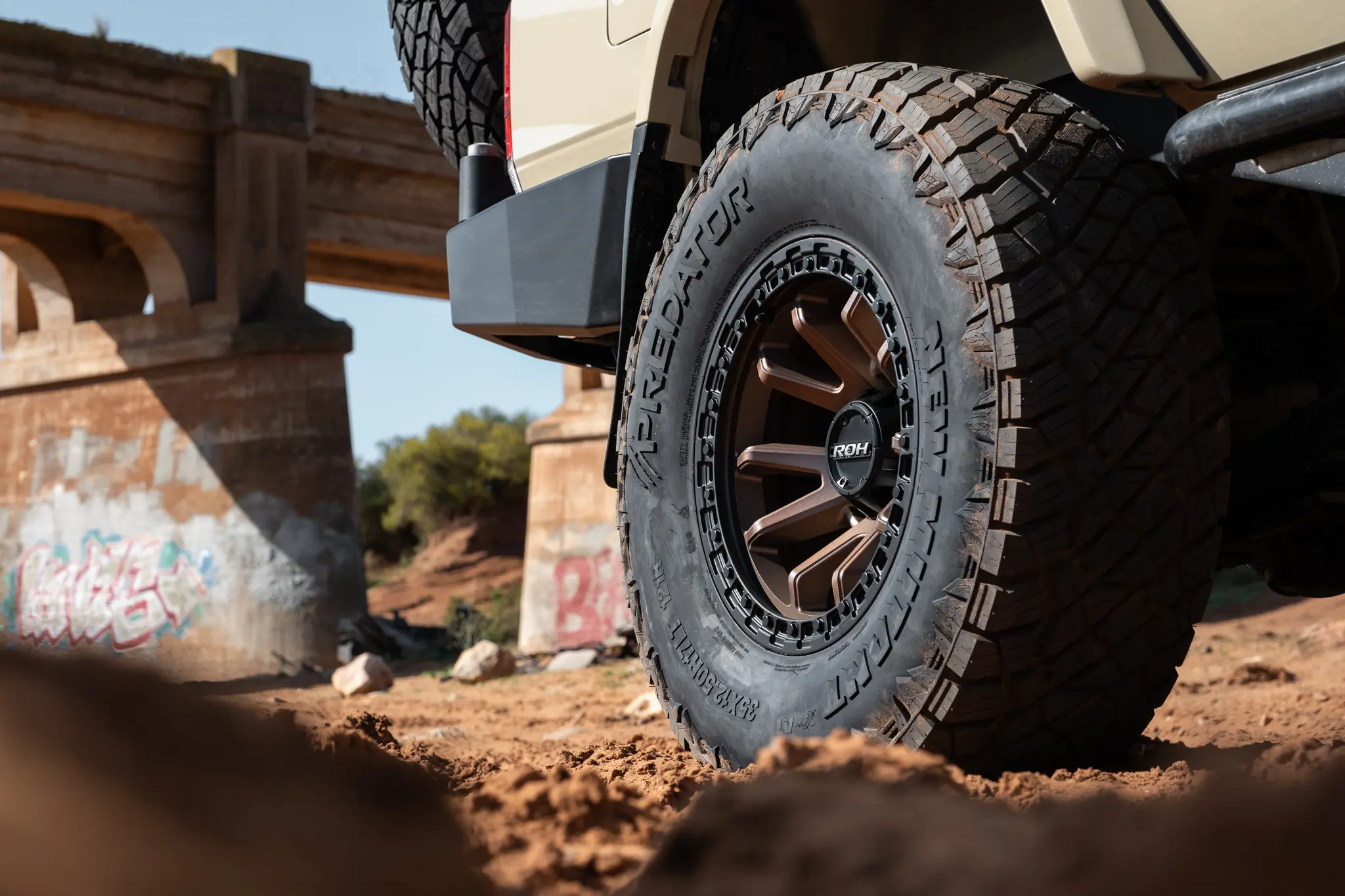 Toyota LandCruiser 76 Series Landcruiser with Bronze Centre Black Lip Raid 5 4x4 Wheel off road