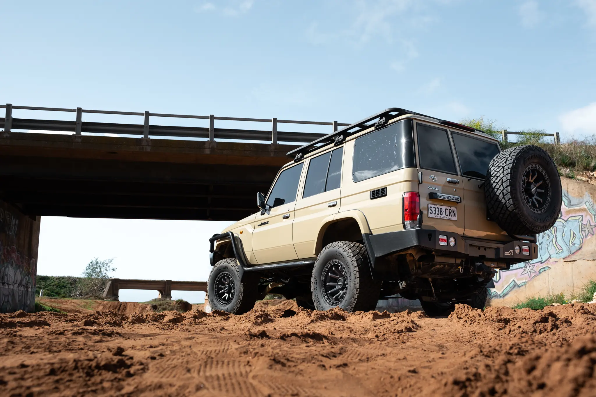 Toyota LandCruiser 76 Series with Graphite Centre Black Lip Raid 5 4x4 Wheel off road