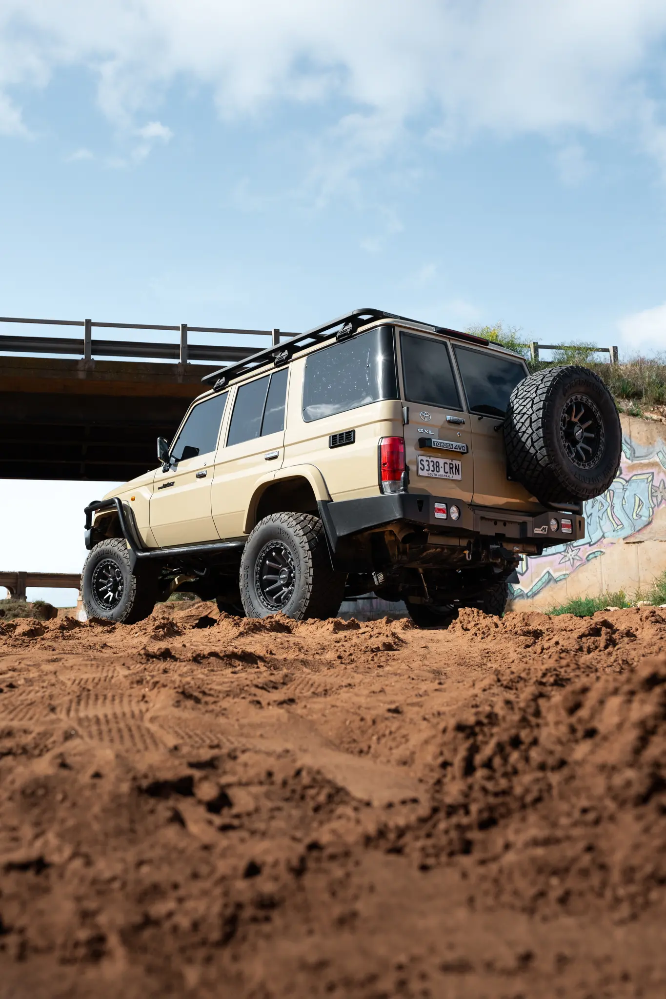 Toyota LandCruiser 76 Series with Graphite Centre Black Lip Raid 5 4x4 Wheel off road
