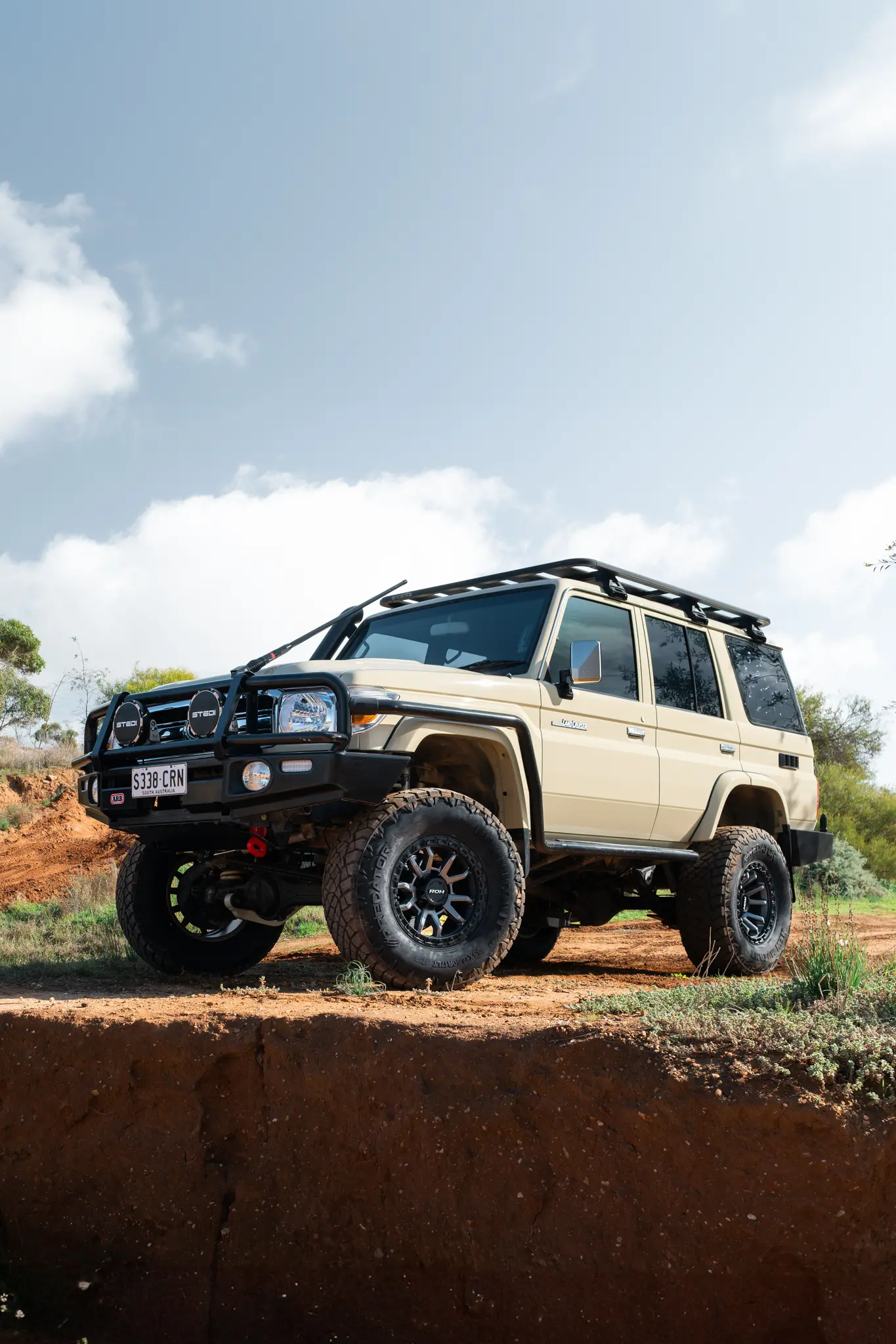 Toyota LandCruiser 76 Series with Graphite Centre Black Lip Raid 5 4x4 Wheel off road