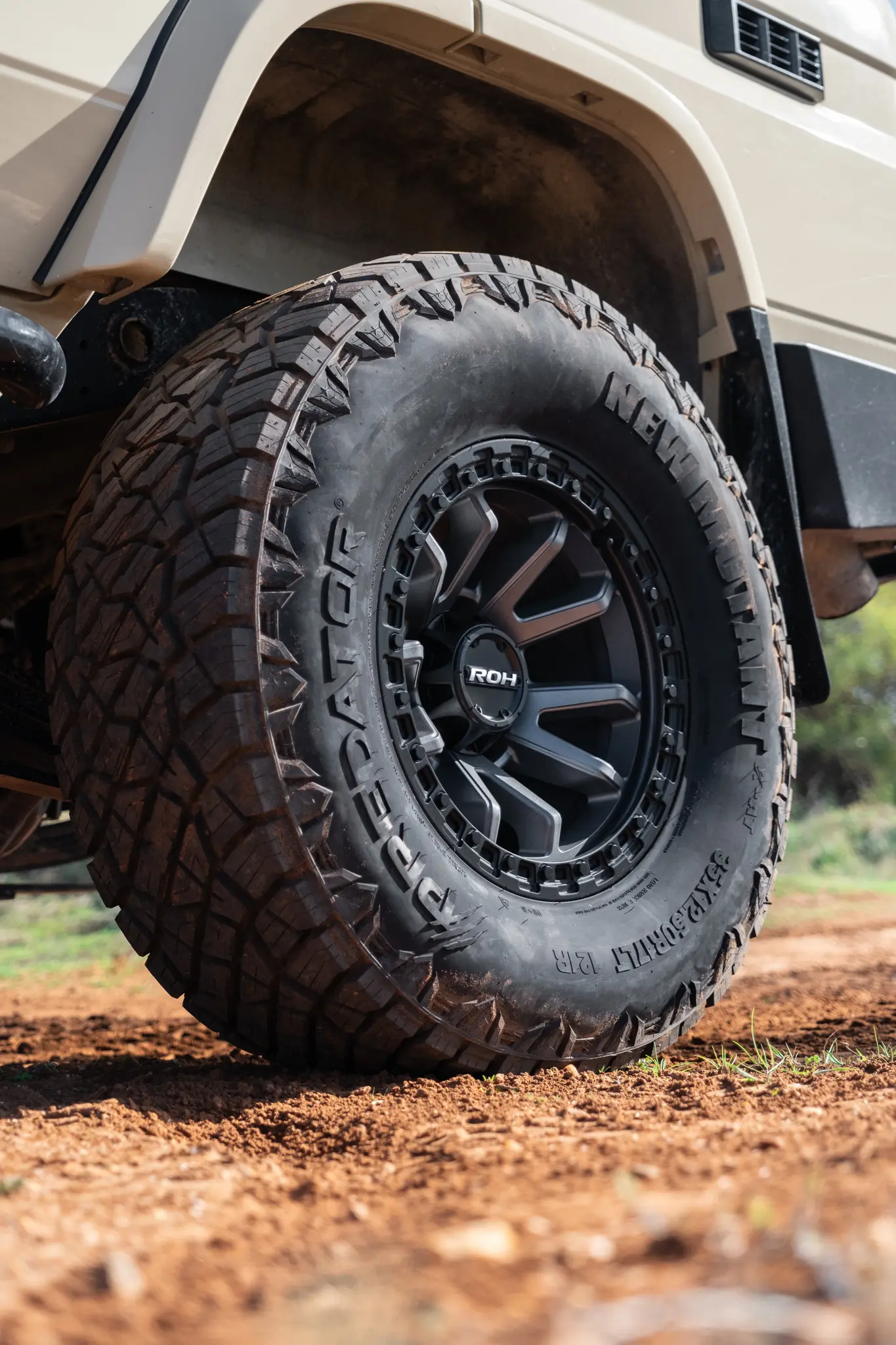Toyota LandCruiser 76 Series with Graphite Centre Black Lip Raid 5 4x4 Wheel off road