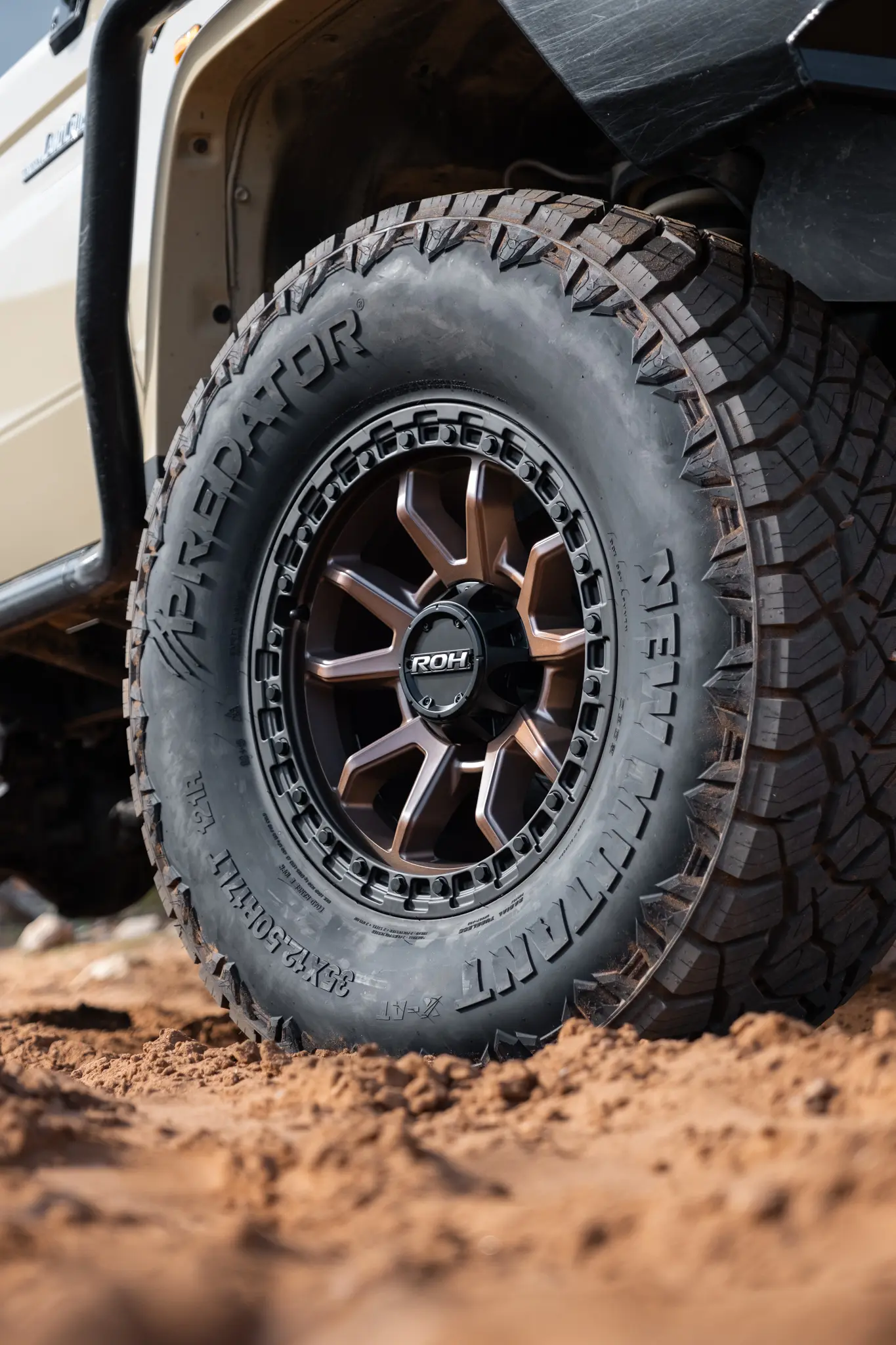 Toyota LandCruiser 76 Series Landcruiser with Bronze Centre Black Lip Raid 5 4x4 Wheel off road