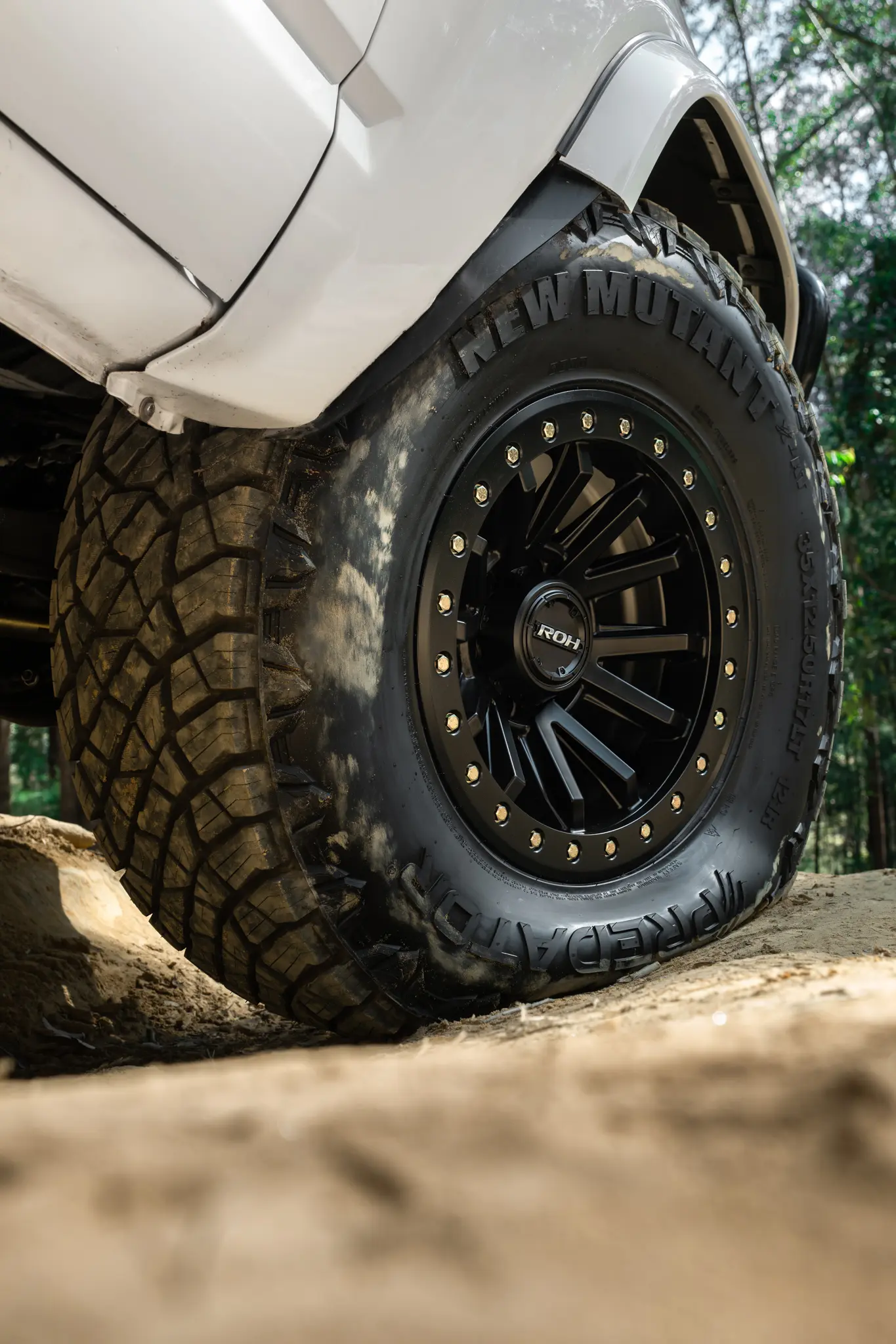 Close up of white Nissan GQ Patrol Wagon with ROH HYBRIDLOCK Zullo 17x9 -22 Matte Black 4x4 Wheel