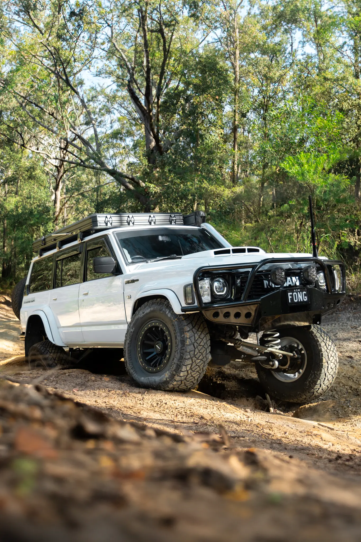 White Nissan GQ Patrol Wagon with ROH HYBRIDLOCK Zullo 17x9 -22 Matte Black 4x4 Wheel off road