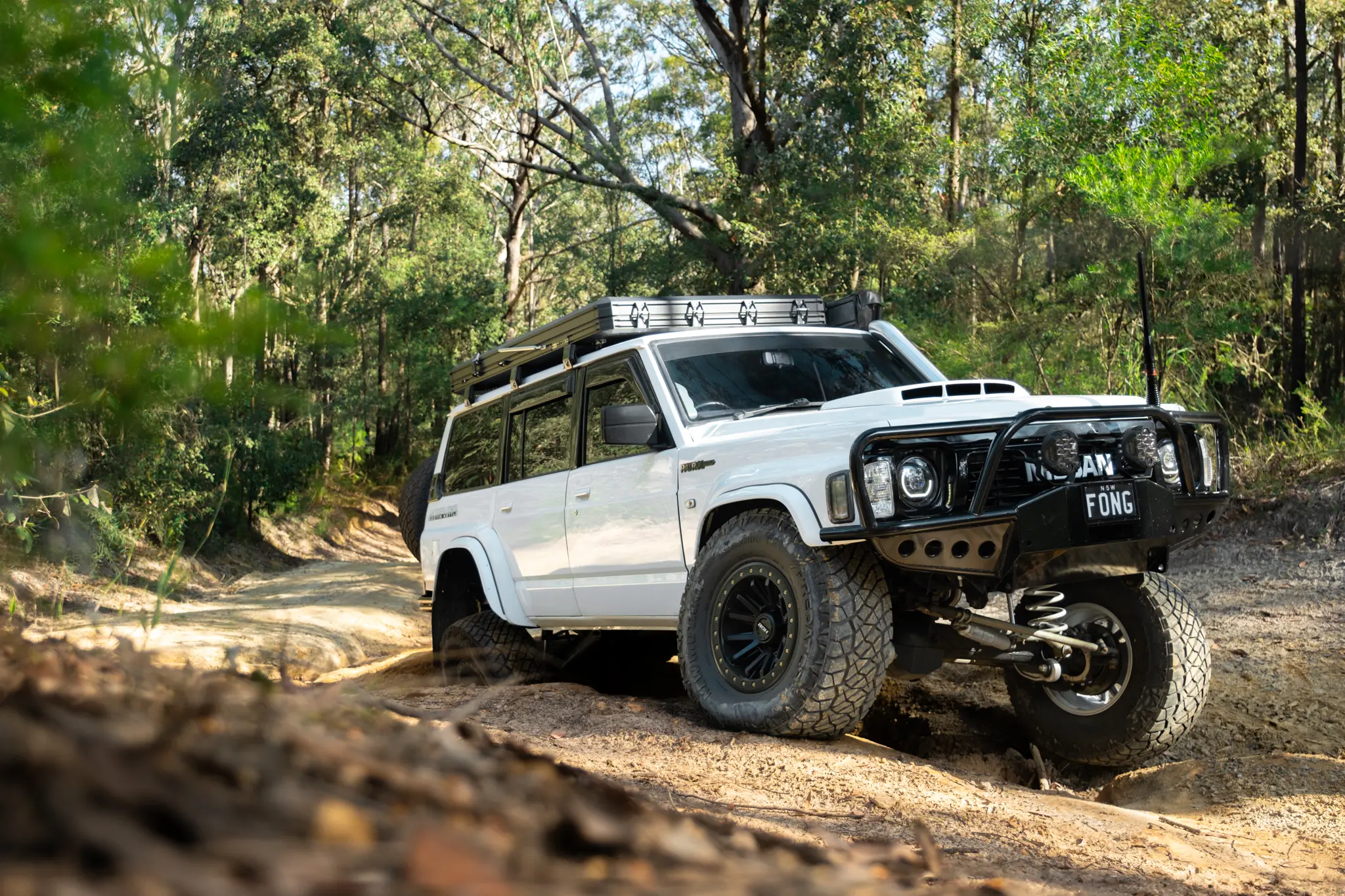 White Nissan GQ Patrol Wagon with ROH HYBRIDLOCK Zullo 17x9 -22 Matte Black 4x4 Wheel off road
