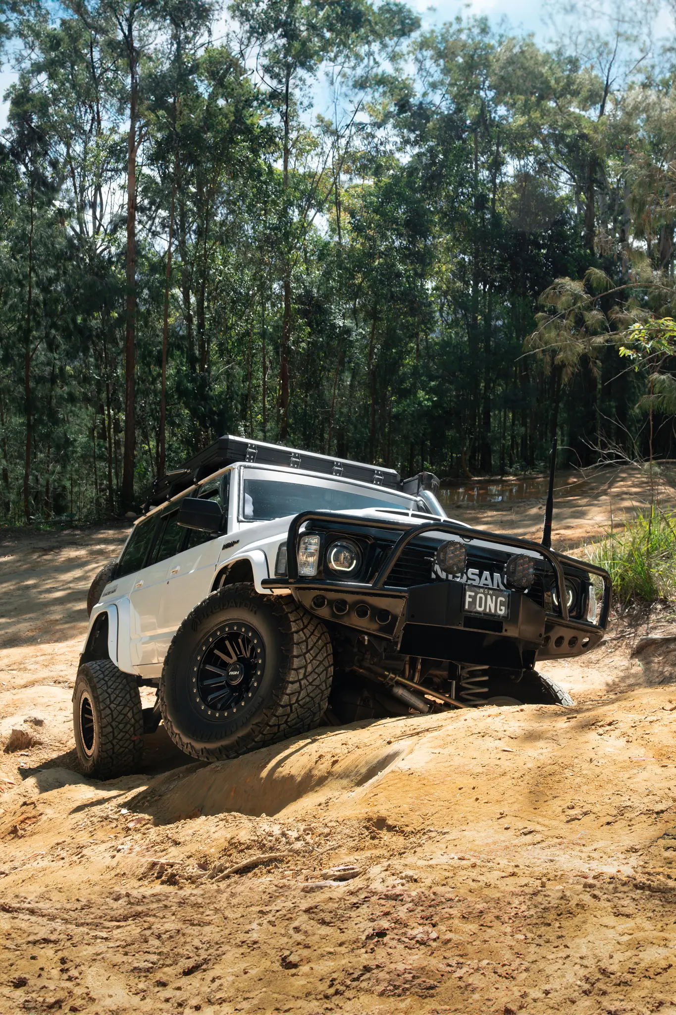 White Nissan GQ Patrol Wagon with ROH HYBRIDLOCK Zullo 17x9 -22 Matte Black 4x4 Wheel off road