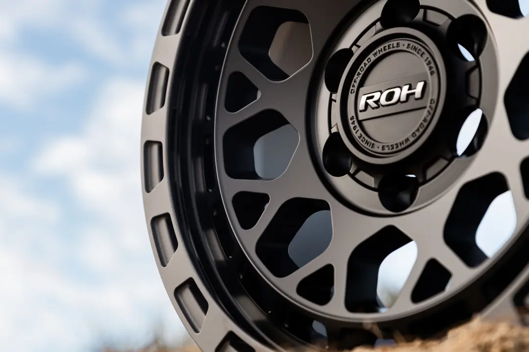 Close-up of ROH Atlas Black Centre Graphite Lip 4x4 Wheel on Sand Dunes