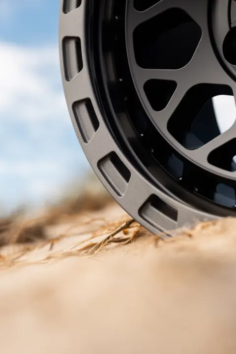 Close-up of lip on ROH Atlas Black Centre Graphite Lip 4x4 Wheel on Sand Dunes