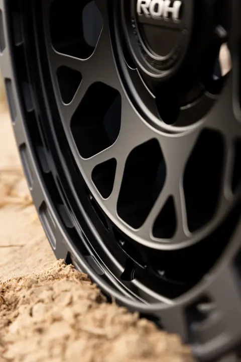 Close-up of spoke on ROH Atlas Black Centre Graphite Lip 4x4 Wheel on Sand Dunes