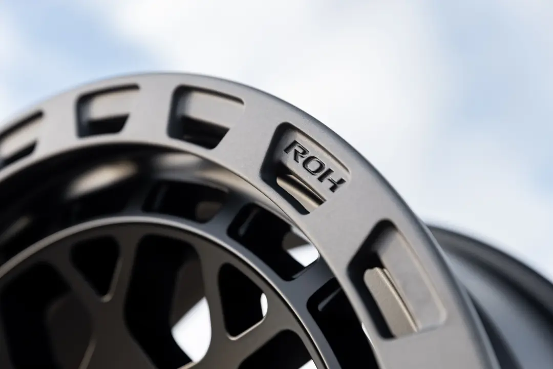 Close-up ROH logo on lip of ROH Atlas Black Centre Graphite Lip 4x4 Wheel