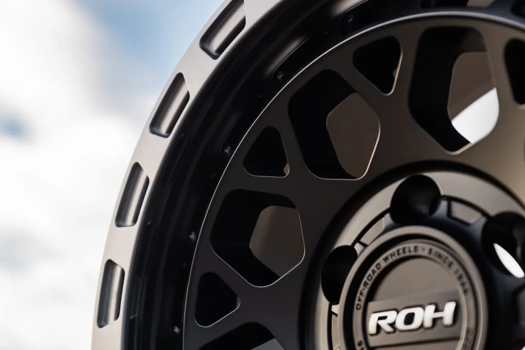 Close-up of spokes on ROH Atlas Black Centre Graphite Lip 4x4 Wheel on Sand Dunes
