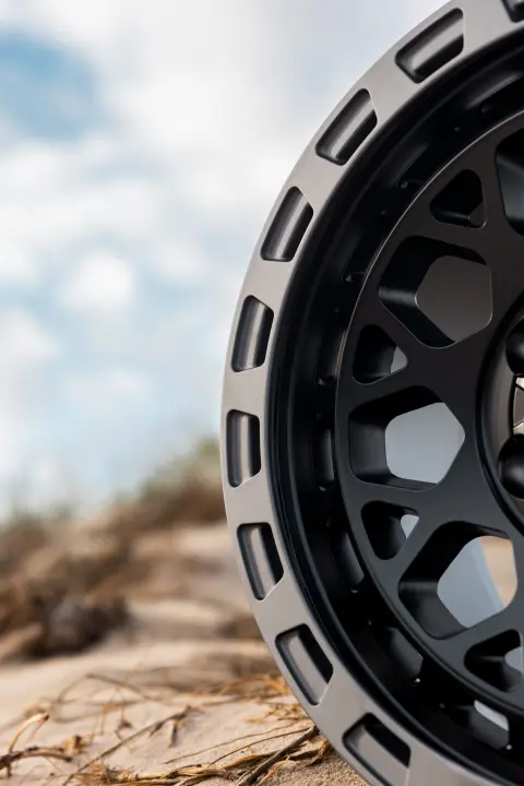 Close-up of lip on ROH Atlas Black Centre Graphite Lip 4x4 Wheel on Sand Dunes