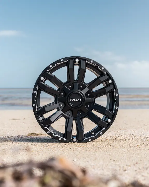 ROH Vapour 4x4 Alloy Wheel Matte Black Machined Accents on Beach front view