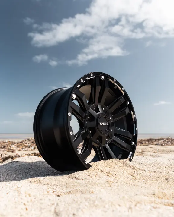 ROH Vapour 4x4 Alloy Wheel Matte Black Machined Accents on Beach