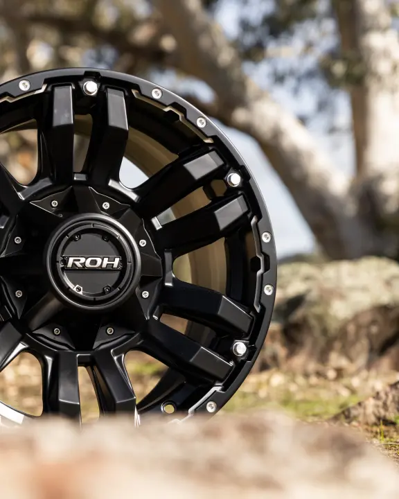 ROH Vapour 4x4 Alloy Wheel Matte Black Machined Accents in nature