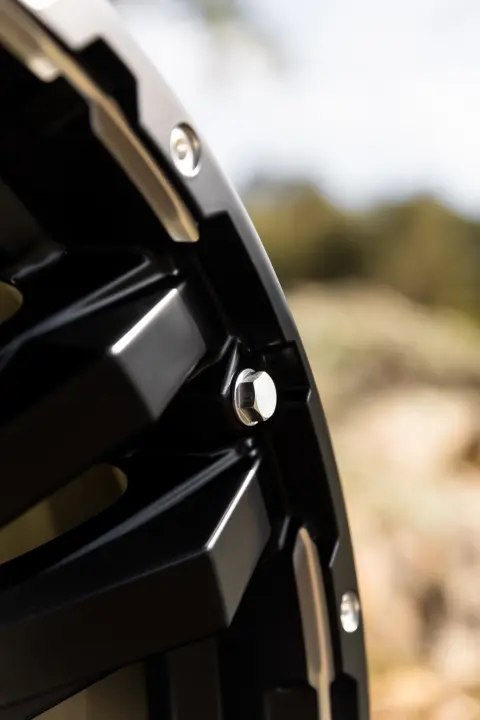 Close Up image of ROH Vapour 4x4 Alloy Wheel Matte Black Machined Accents in nature