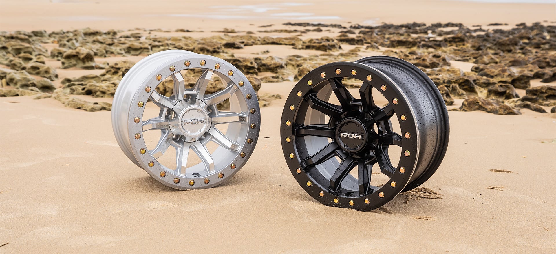 ROH Zullo 5 Hybridlock 4x4 Wheels in Machined & Matte Black finish on beach.